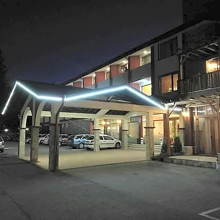 Paradise فندق Dorkovo